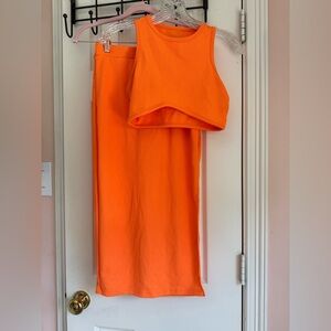 TWO PIECES SET of orange midi  skirt and top . SIZE  XS